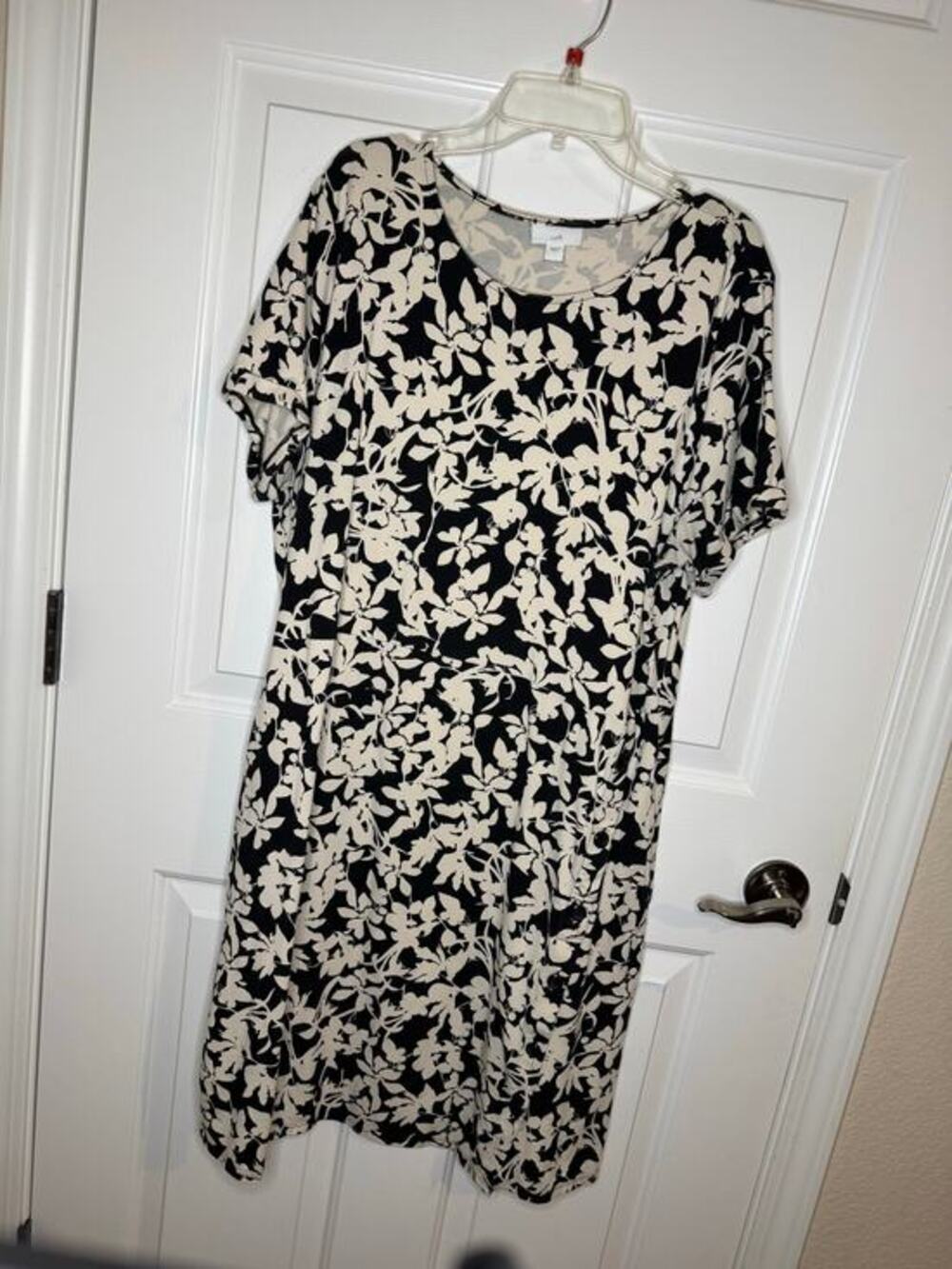 J. Jill Floral Knit Shift Dress Soft Stretch Short Sleeves Pockets Black White L